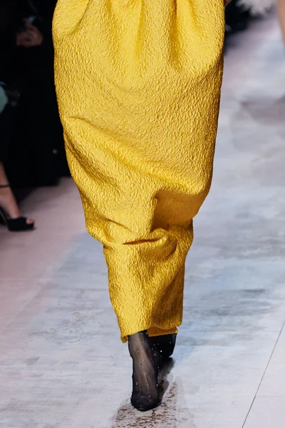 Look 60
